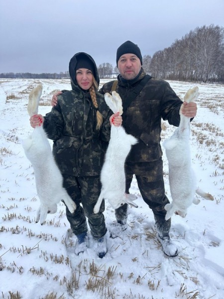 За белячками!